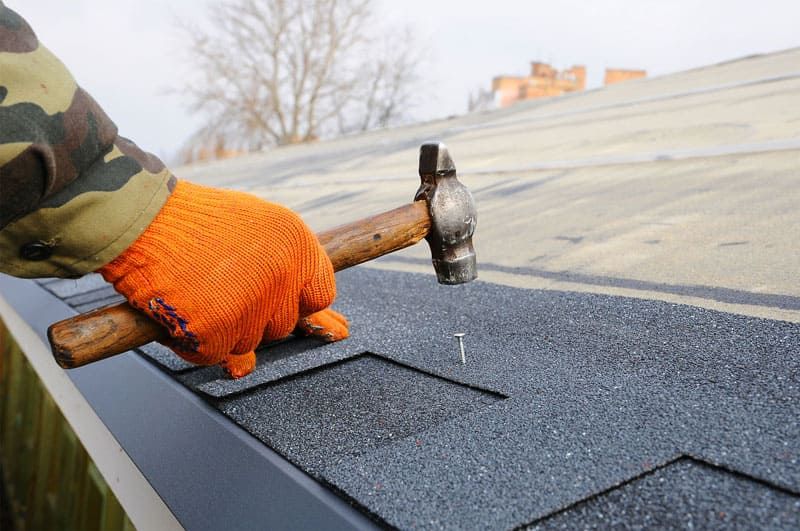 Colocación de impermeabilizante en tejado